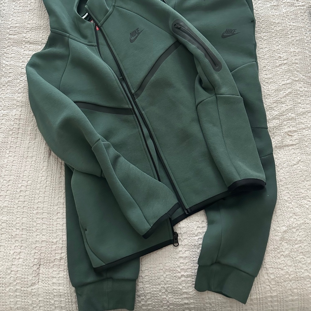 Nike tracksuit outfit
